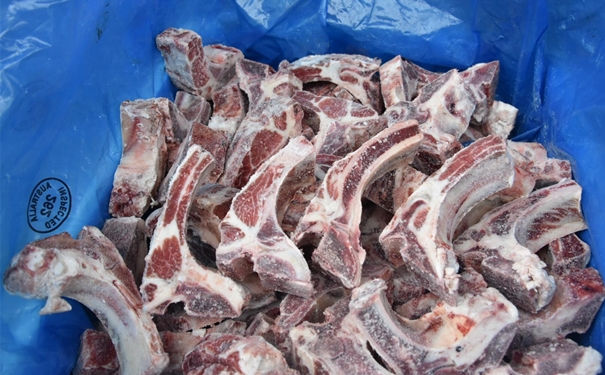 烏拉圭冷凍帶骨牛肉進口報關門到門代理服務